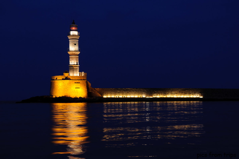 Hania lighthouse at night2010d21c110.jpg